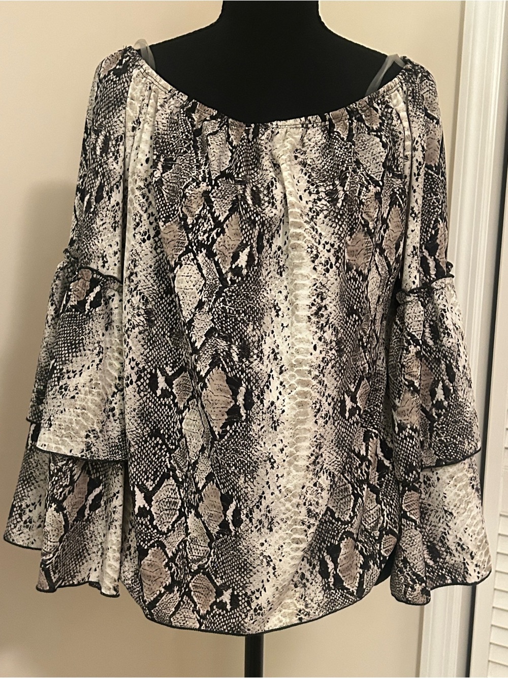 Off-Shoulder Snake Print Bell Sleeve Blouse - Black & Cream